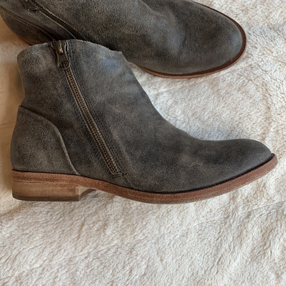 Kork-Ease Riley Taupe Distressed Tan Bootie Size 7 - Picture 3 of 12
